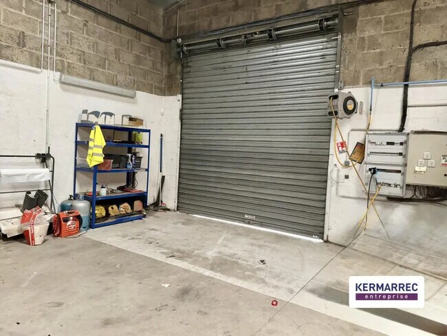 Plus de détails pour Local d'activités à louer