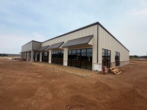 1001 Industrial Ct, Weatherford, TX à louer Photo intérieure– Image 2 sur 3