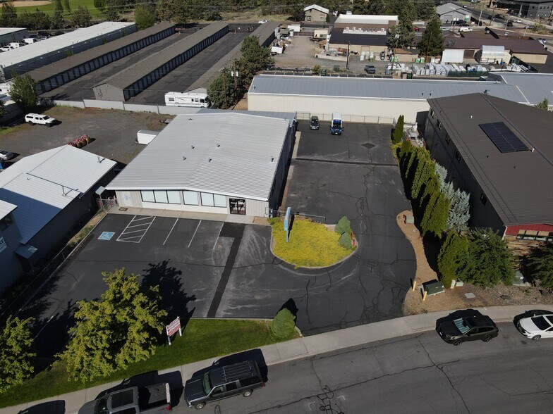 635 SE Business Way, Bend, OR à louer - Photo de l’immeuble – Image 3 sur 15