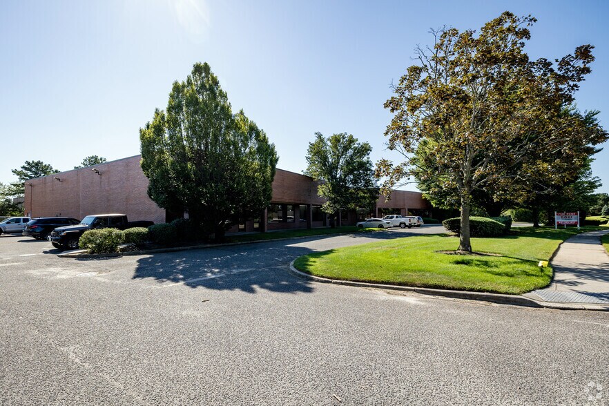 27 Industrial Blvd, Medford, NY à louer - Photo de l’immeuble – Image 2 sur 4