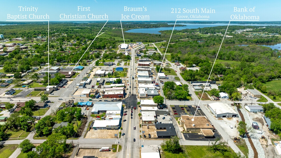 212 S Main St, Grove, OK à vendre - Photo principale – Image 1 sur 63
