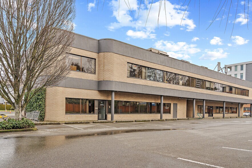 3930 Shelbourne St, Victoria, BC à louer - Photo de l’immeuble – Image 3 sur 9