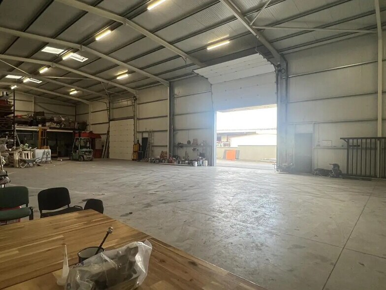 Local d'activités dans Roussillon à vendre - Photo de l’immeuble – Image 1 sur 10