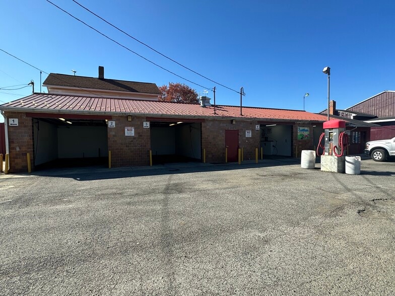 3220 33rd Rd, New Brighton, PA à vendre - Photo principale – Image 1 sur 27