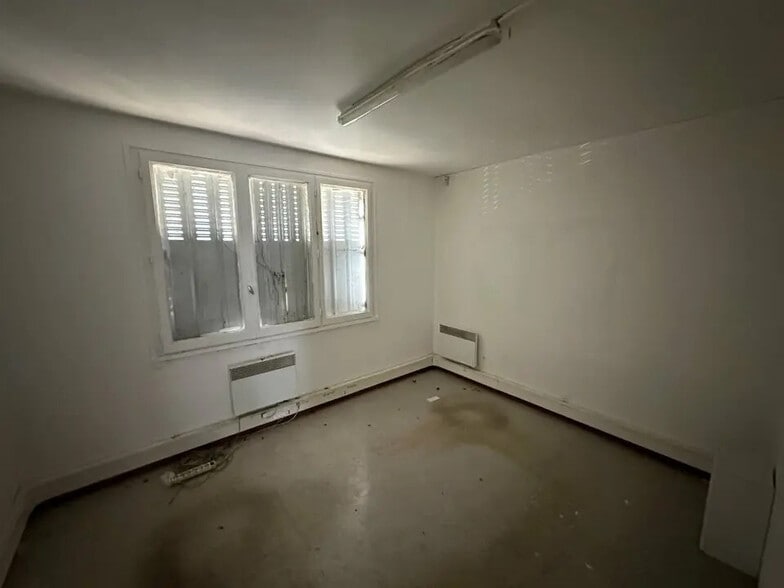 Local d'activités dans Champigny-sur-Marne à vendre - Photo de l’immeuble – Image 2 sur 7