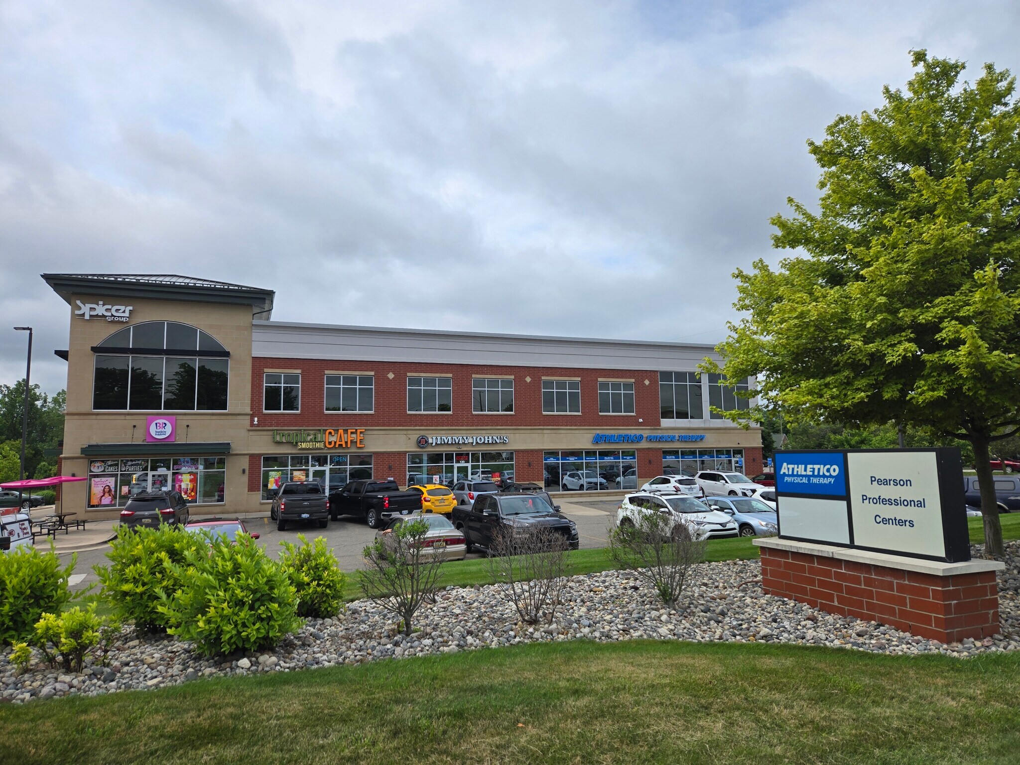 1595 W Lake Lansing Rd, East Lansing, MI à louer Photo principale– Image 1 sur 18