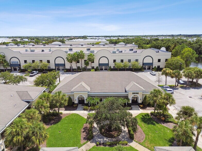 8258 118th Ave N, Largo, FL à vendre - Photo de l’immeuble – Image 2 sur 29