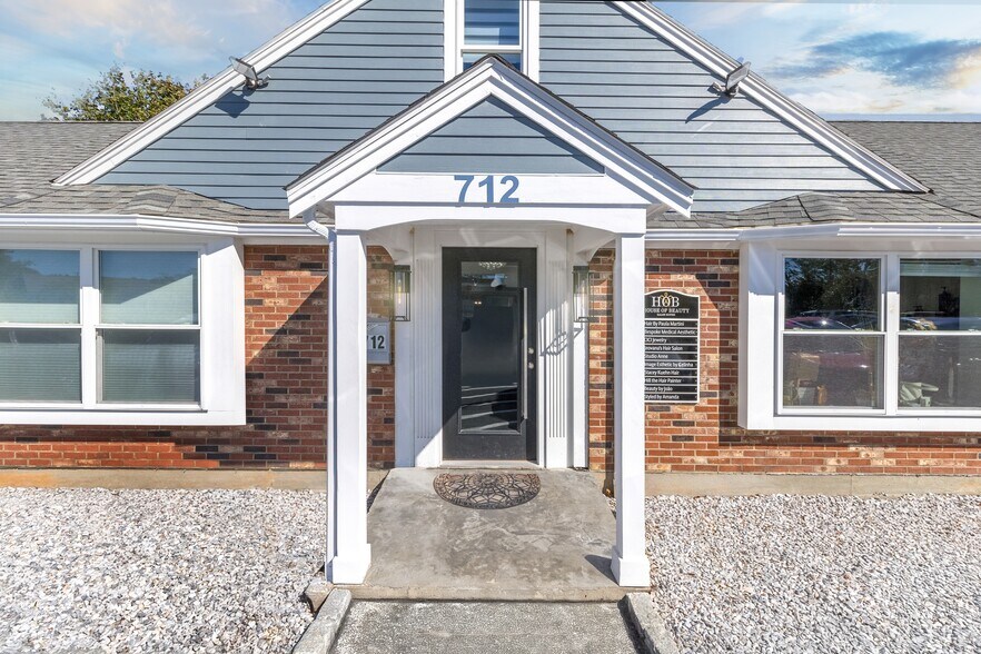 712 Main St, Hyannis, MA à vendre - Photo de l’immeuble – Image 2 sur 76