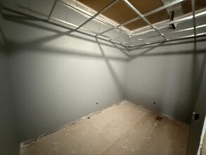 34-36 King St E, Omemee, ON à louer Photo intérieure– Image 2 sur 15