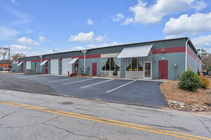 518 W North 1st St, Seneca, SC à vendre - Photo de l’immeuble – Image 2 sur 32