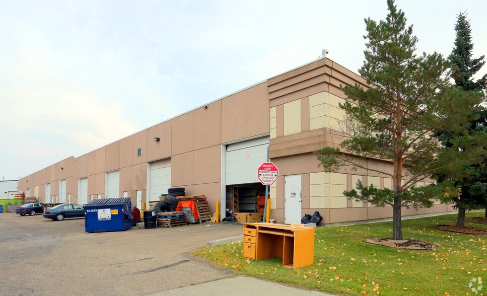 9552 26 Av NW, Edmonton, AB à louer - Photo de l’immeuble – Image 2 sur 2