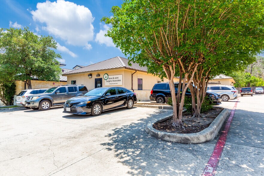 2122 Babcock Rd, San Antonio, TX à vendre - Photo de l’immeuble – Image 2 sur 26