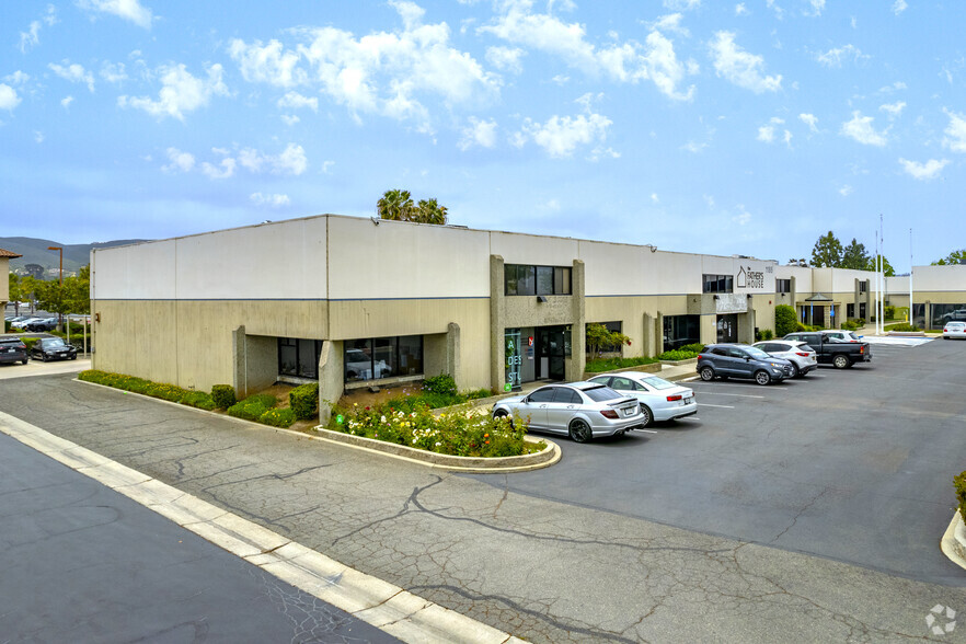 1185 Linda Vista Dr, San Marcos, CA à louer - Photo de l’immeuble – Image 1 sur 7