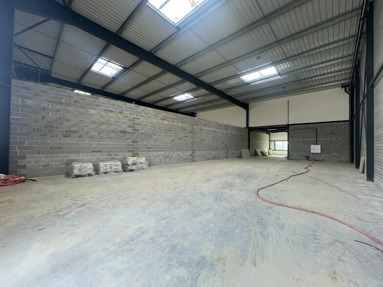 Local d'activités dans Villebon-sur-Yvette à vendre - Photo de l’immeuble – Image 3 sur 6