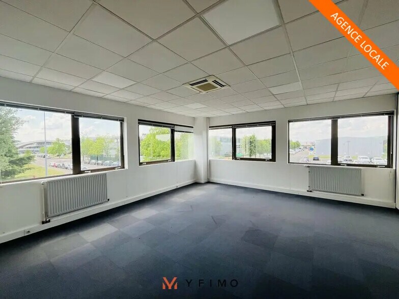 Bureau dans Poissy à louer - Photo de l’immeuble – Image 1 sur 5