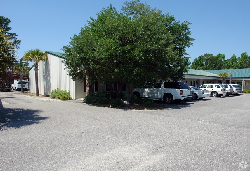 263 Commerce Dr, Pawleys Island, SC à louer - Photo de l’immeuble – Image 2 sur 6