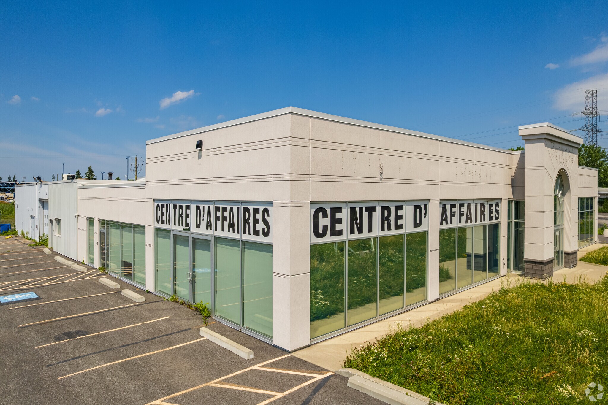 665 Boul Clairevue O, St-Bruno-de-Montarville, QC à vendre Photo de l’immeuble– Image 1 sur 8