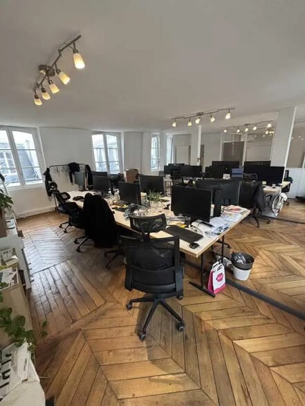 52 Rue De La Chaussee D'Antin, Paris à louer - Photo de l’immeuble – Image 2 sur 12