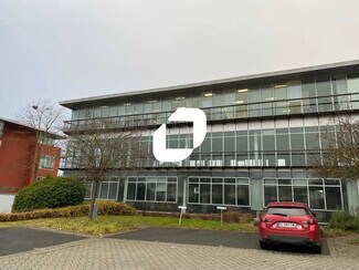 Plus de détails pour 2 Rue René Caudron, Voisins-le-Bretonneux - Bureau à louer