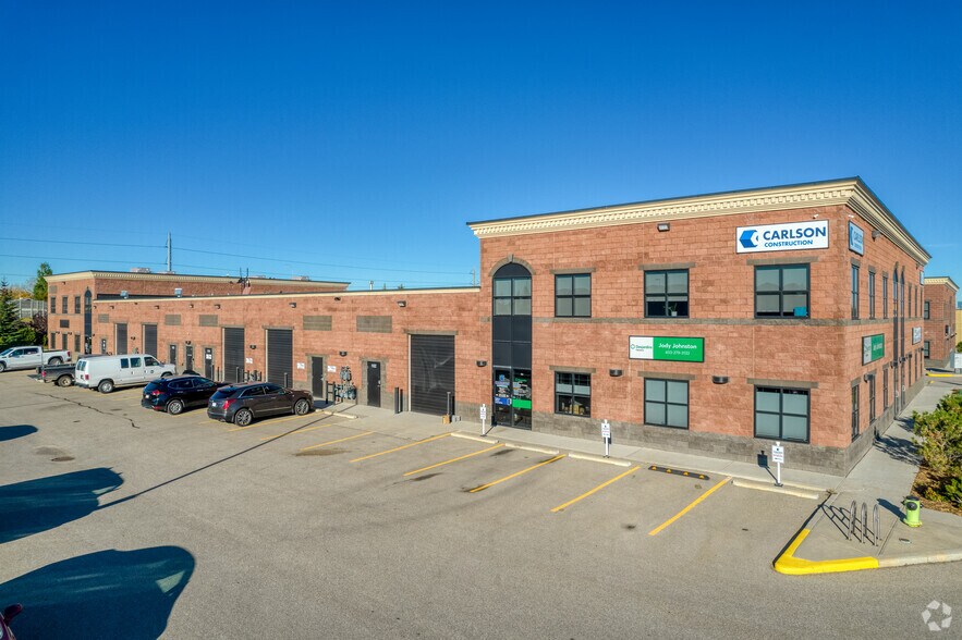 12143 40th St SE, Calgary, AB à louer - Photo de l’immeuble – Image 3 sur 6