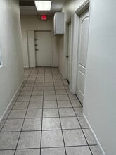 900 S Valley View Blvd, Las Vegas, NV à louer Photo intérieure– Image 2 sur 4