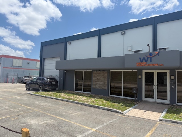 960 W 84th St, Hialeah, FL à louer Photo de l’immeuble– Image 1 sur 15