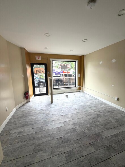 3107 37th St, Astoria, NY à louer - Photo de l’immeuble – Image 1 sur 7