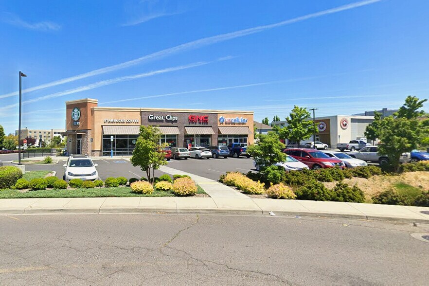 1374 Center Dr, Medford, OR à louer - Photo de l’immeuble – Image 2 sur 4