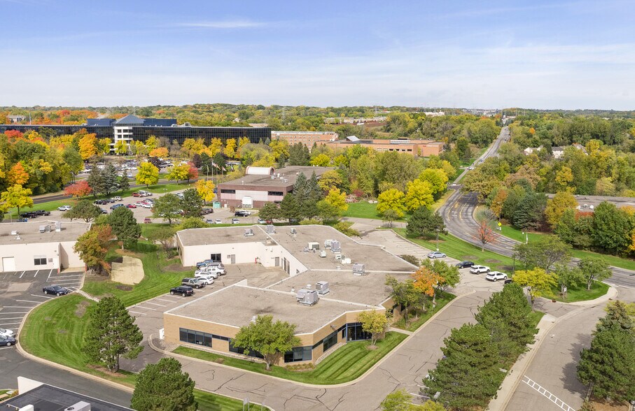 2955 Xenium Ln N, Plymouth, MN à vendre - Photo de l’immeuble – Image 2 sur 3