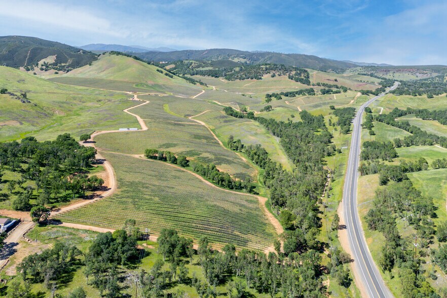 895 CA-53 hwy, Clearlake, CA à vendre - Photo principale – Image 1 sur 17