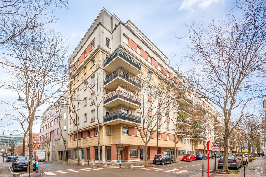 8 Rue Henri Becquerel, Rueil-Malmaison à louer - Photo de l’immeuble – Image 2 sur 6