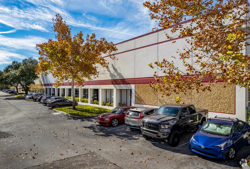 12901 Starkey Rd, Largo, FL à louer - Photo de l’immeuble – Image 3 sur 7