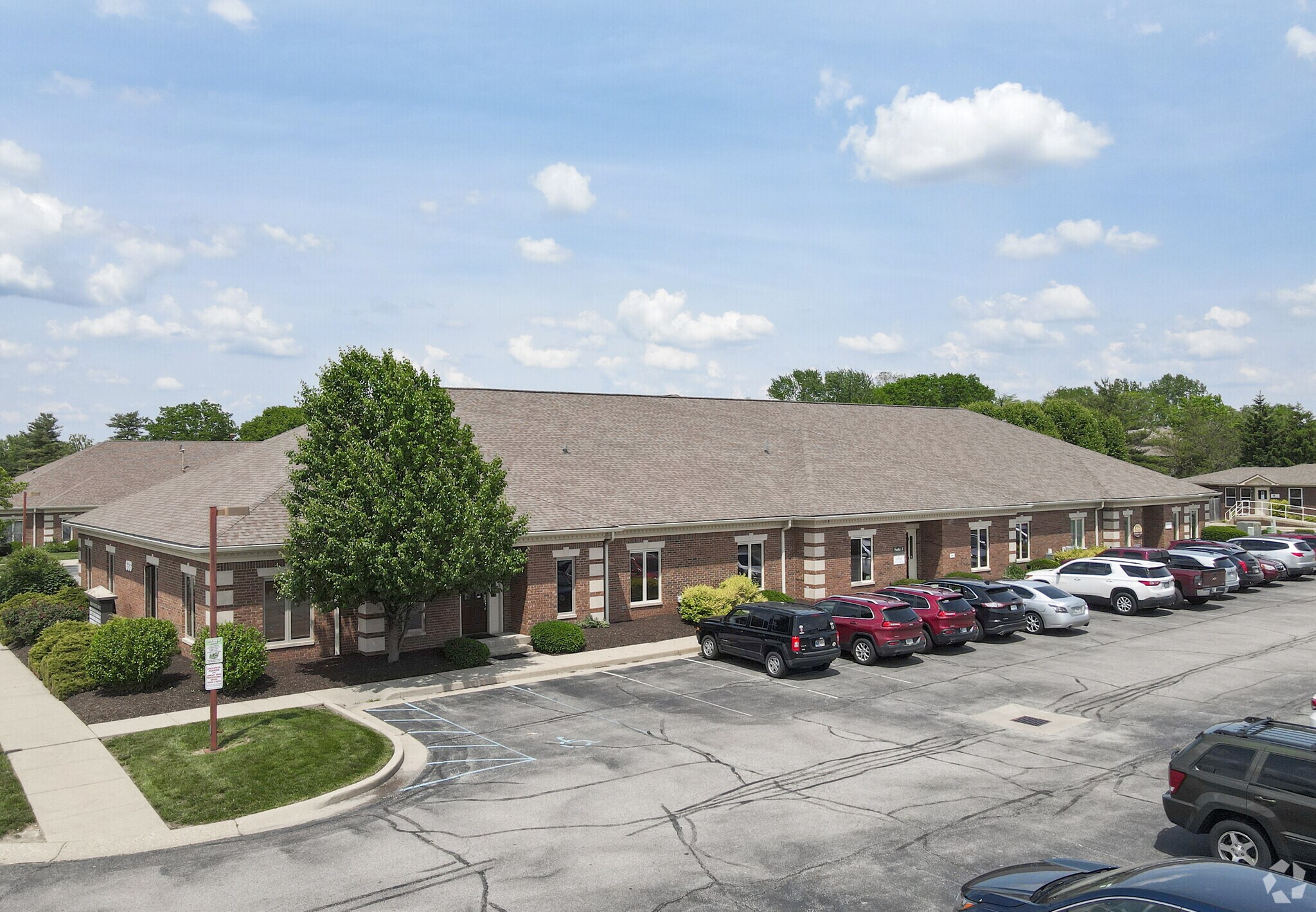633 Library Park Dr, Greenwood, IN à louer Photo principale– Image 1 sur 10