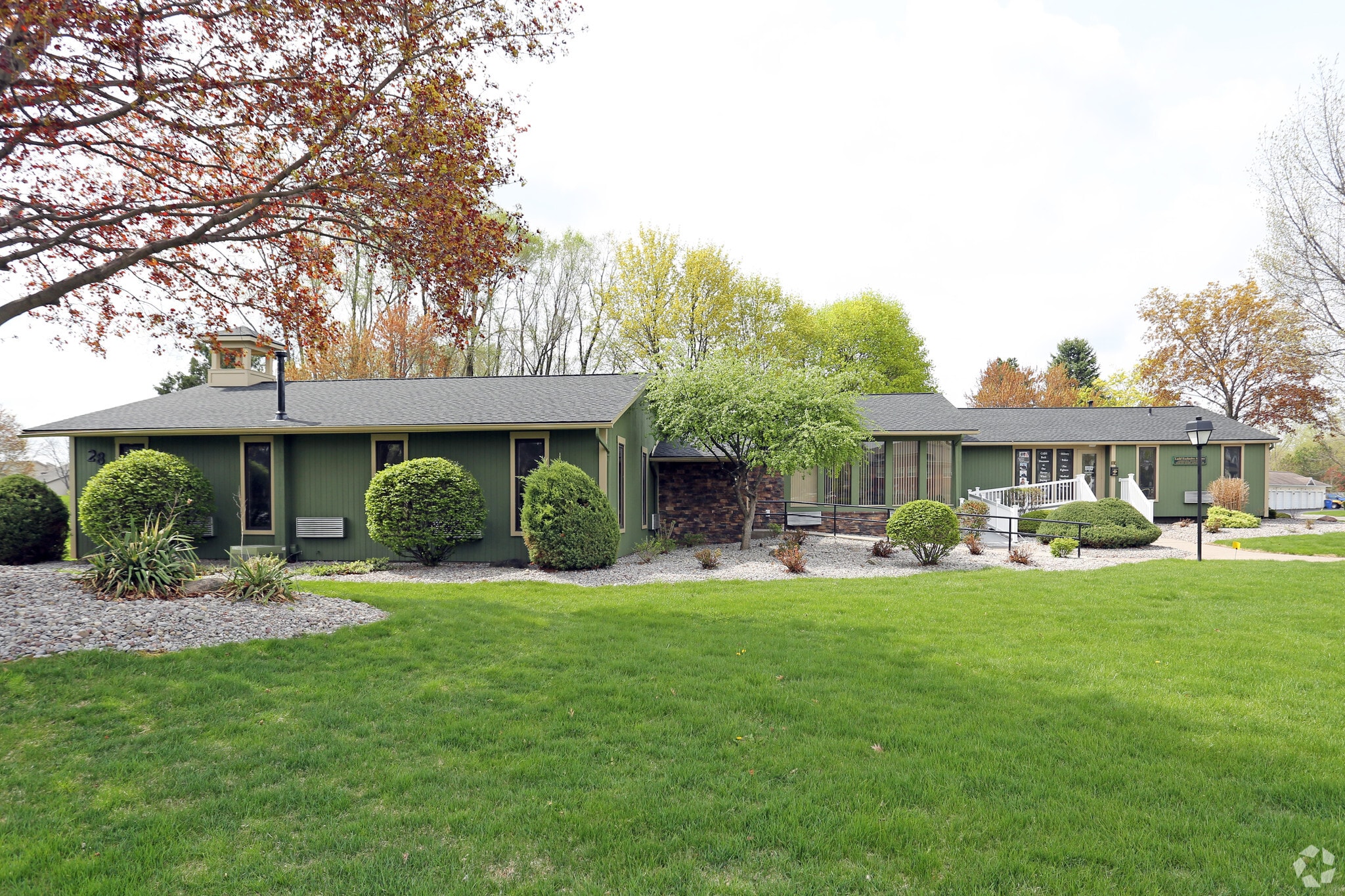 21 Willow Pond Way, Penfield, NY à louer Photo principale– Image 1 sur 11