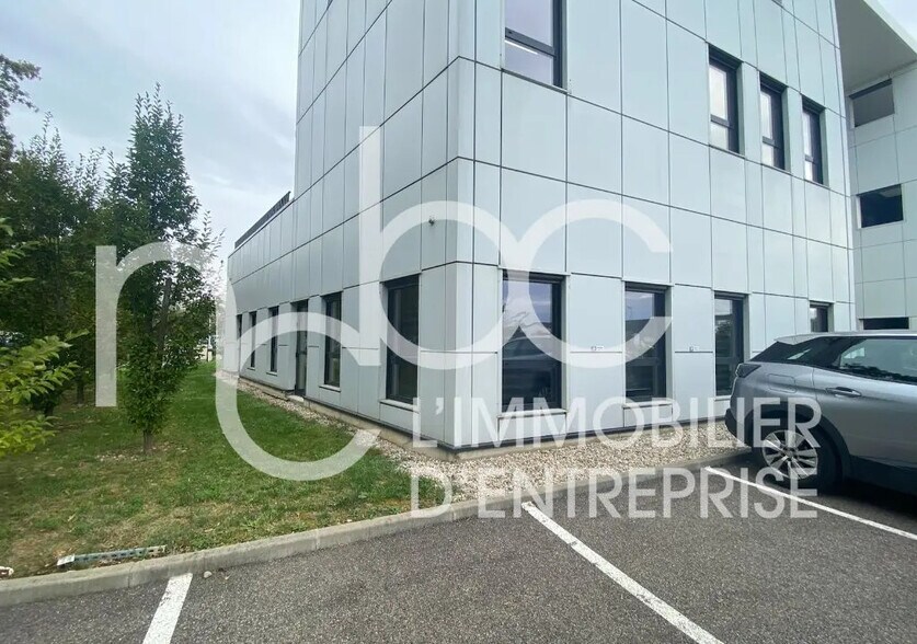 Bureau dans Vénissieux à louer - Photo de l’immeuble – Image 3 sur 10