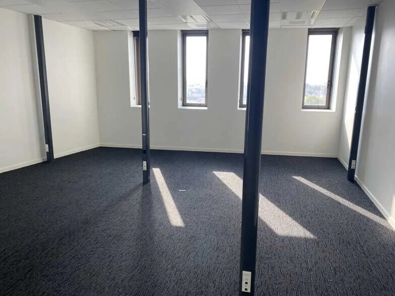 Bureau dans Caen à louer - Photo de l’immeuble – Image 3 sur 8