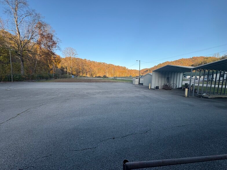 1255 Lakeside Dr, Jackson, KY à vendre - Photo de l’immeuble – Image 3 sur 12