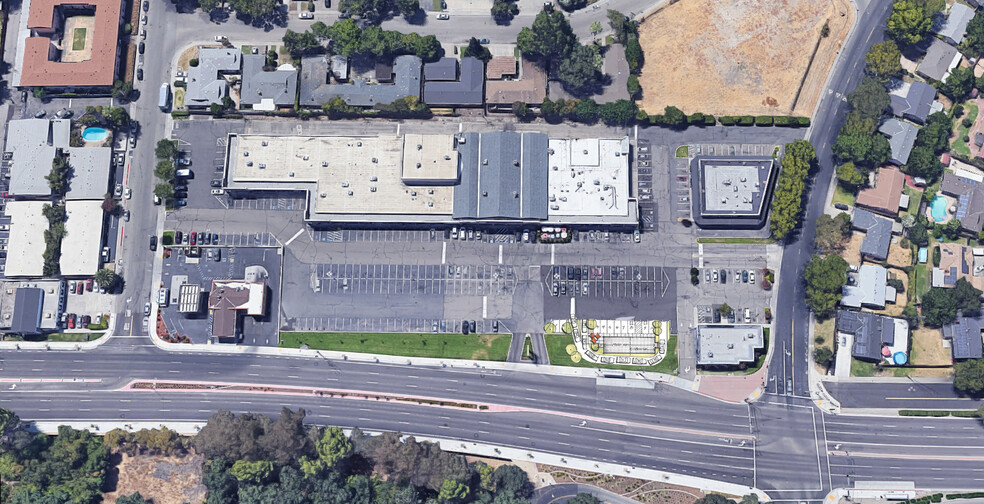 1760 W Hammer Ln, Stockton, CA à louer - Photo de l’immeuble – Image 2 sur 3