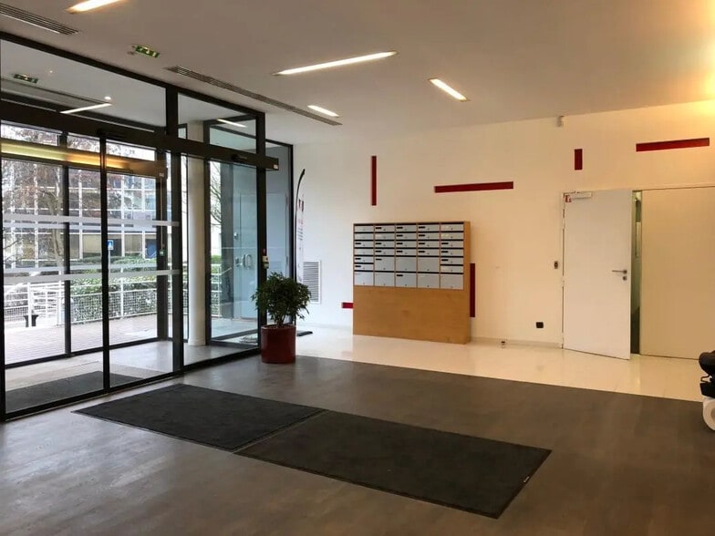 Bureau dans Vélizy-Villacoublay à louer - Hall d’entrée – Image 1 sur 1