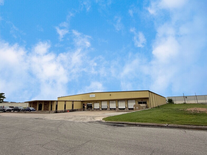 1870 N 109th East Ave, Tulsa, OK à vendre - Photo de l’immeuble – Image 1 sur 5