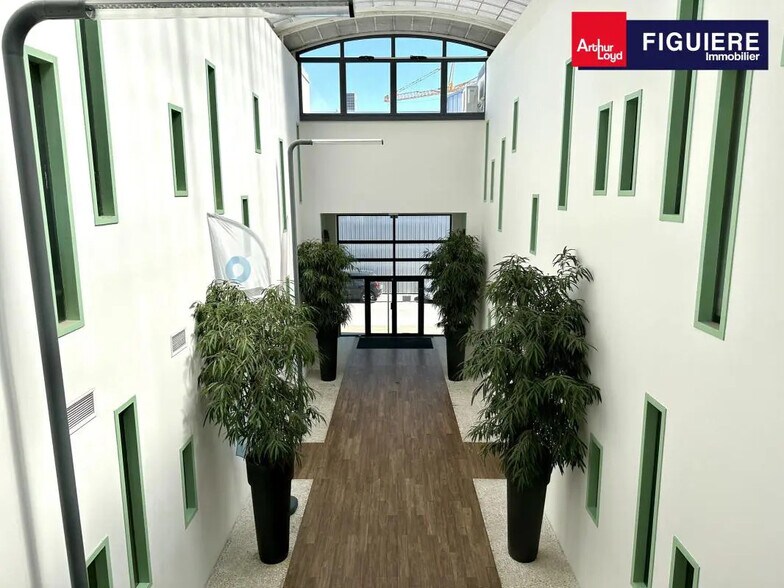 130 Rue Frédéric Joliot Curie, Aix-en-Provence à louer - Photo de l’immeuble – Image 3 sur 10