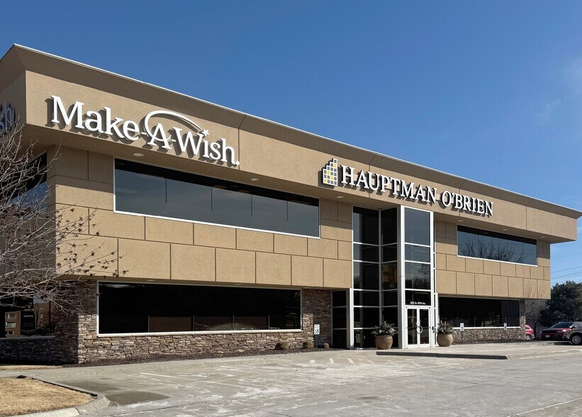 1005 S 107th Ave, Omaha, NE à louer - Photo de l’immeuble – Image 2 sur 11