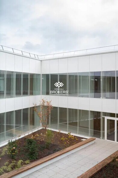 420 Avenue François Pignier, Bourg-en-Bresse à louer - Photo de l’immeuble – Image 1 sur 10
