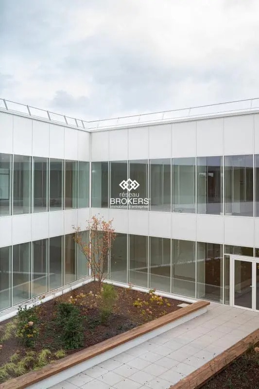 Plus de détails pour 420 Avenue François Pignier, Bourg-en-Bresse - Bureau à louer