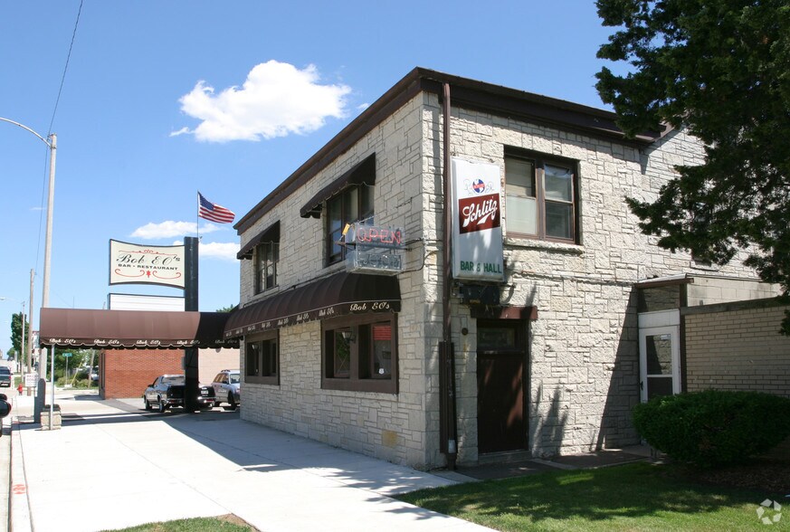 6317 W Bluemound Rd, Milwaukee, WI à vendre - Photo de l’immeuble – Image 3 sur 25