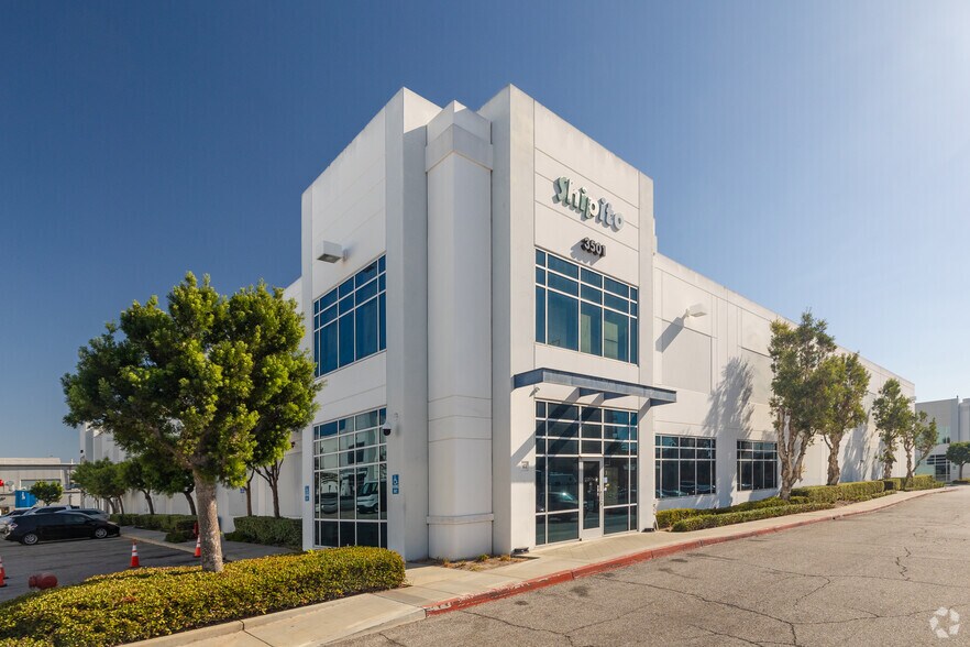 3501 Jack Northrop Ave, Hawthorne, CA à louer - Photo de l’immeuble – Image 1 sur 8