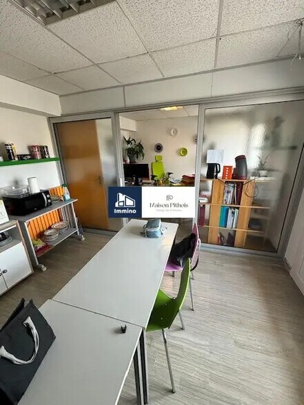 Bureau dans Hyères à vendre - Photo de l’immeuble – Image 1 sur 5
