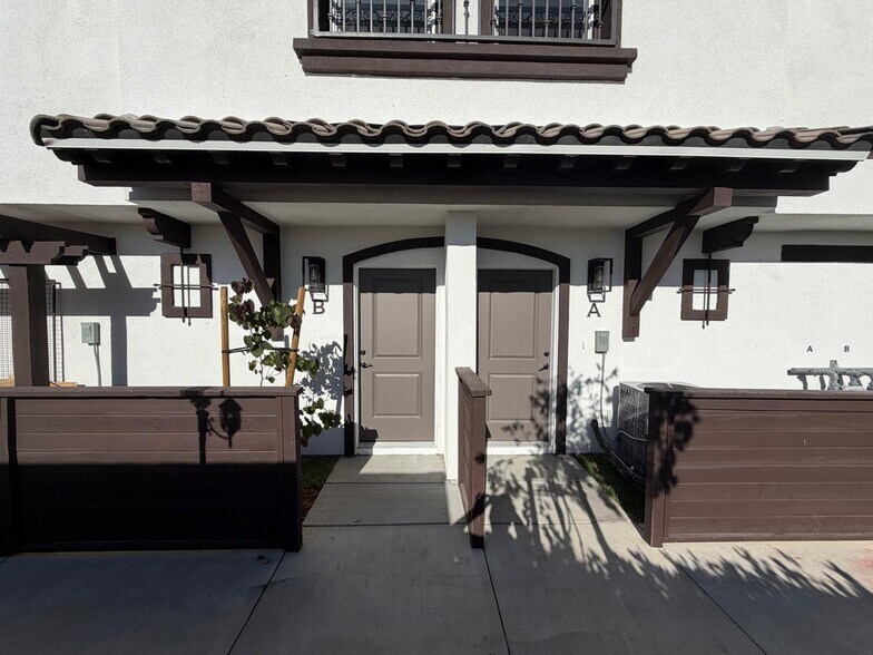 1444 W Stoneridge Ct, Ontario, CA à vendre - Photo de l’immeuble – Image 3 sur 7