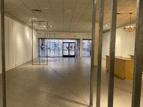 2000 N Neil St, Champaign, IL à louer Photo intérieure– Image 2 sur 2