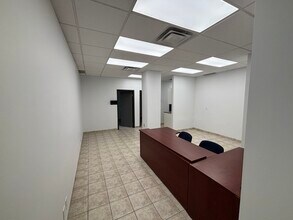 1017 Wilson Ave, Toronto, ON à louer Photo de l’immeuble– Image 1 sur 3